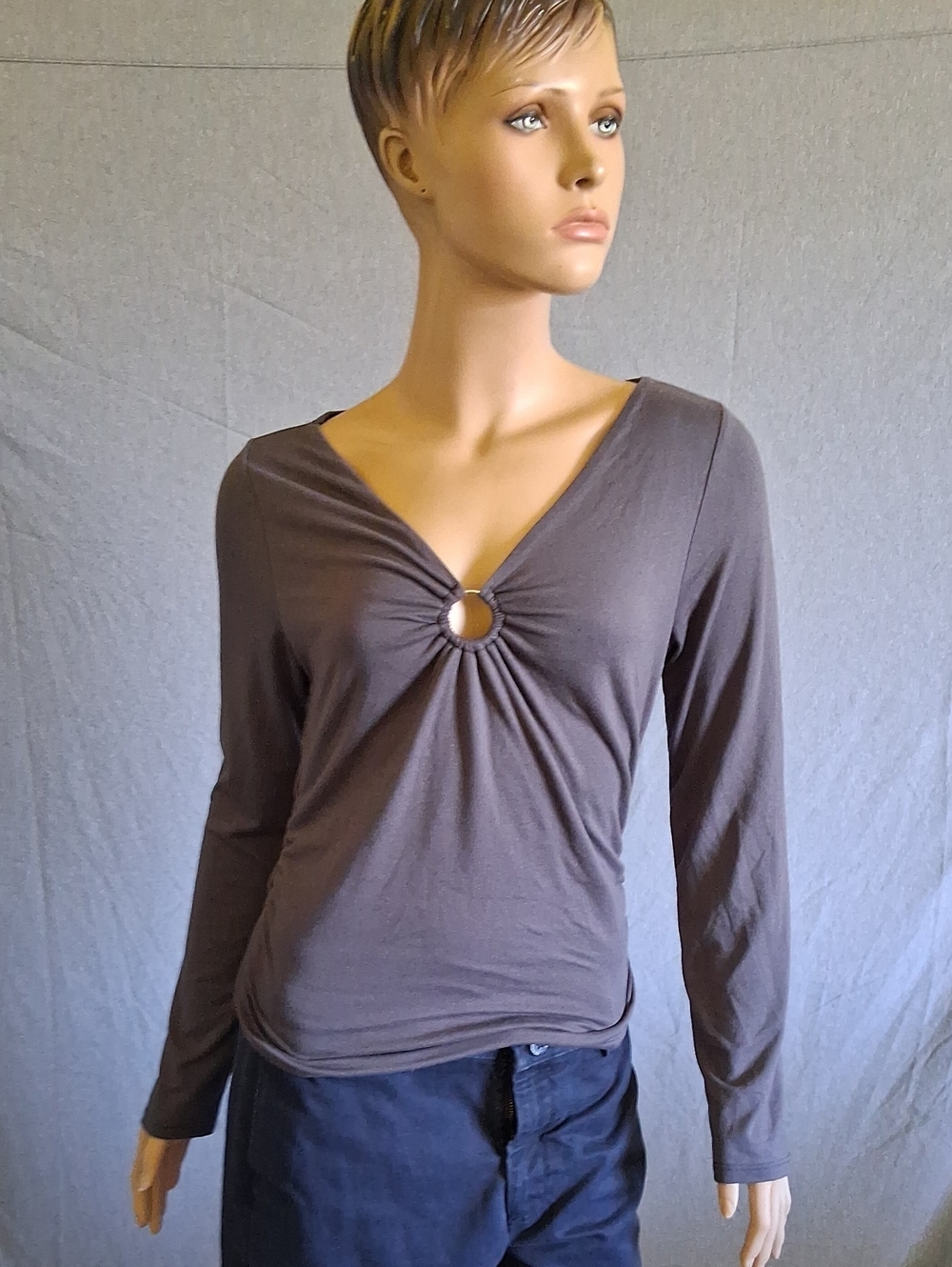 Ring-Front V-Neck Long Sleeve Top in Taupe